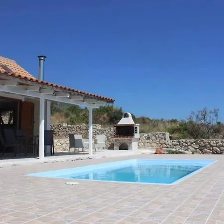 Country Green House In Lourdas بيت للعطل