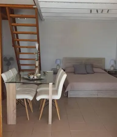 بيت للعطل Country Green House In Lourdas